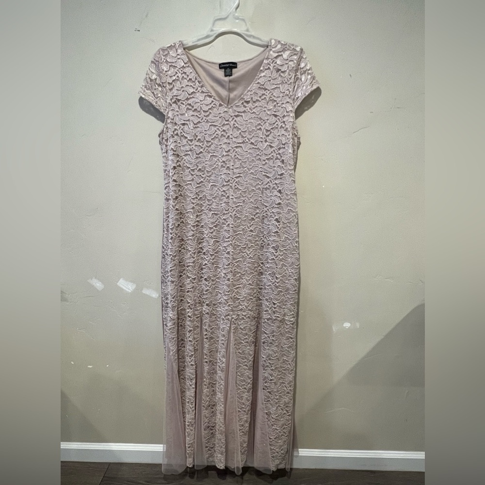 Candalite woman’s 2x formal dress.